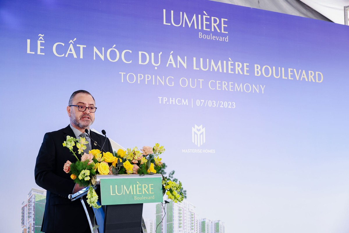 Ông Mahdi Samhouri, Phó Giám đốc Khối Phát triển dự án kiêm Phó Giám đốc Khối Thiết kế, Masterise Homes phát biểu tại sự kiện. Ảnh: Masterise Homes.