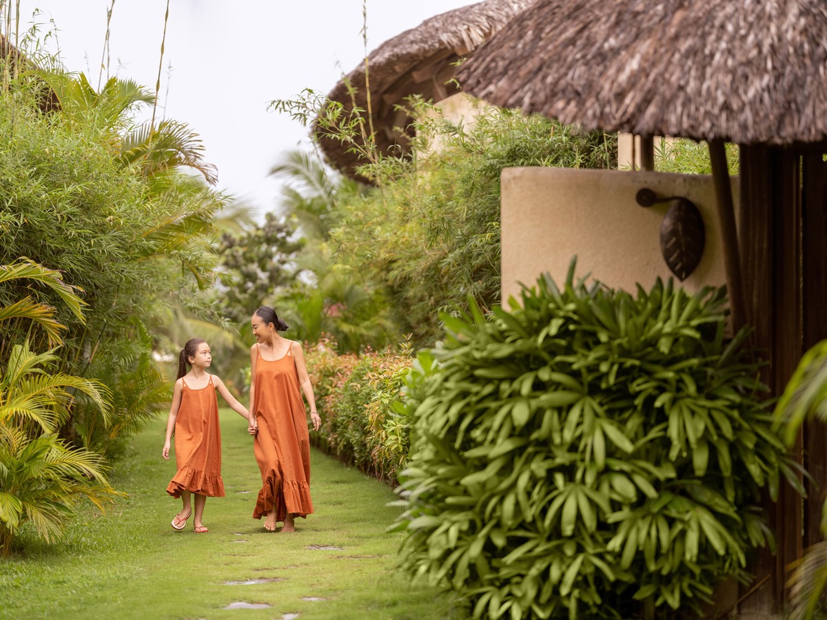 Mang dáng vẻ yên bình bên bờ biển thơ mộng, Ana Mandara Cam Ranh thu hút đông đảo du khách trong và ngoài nước. Ảnh: Ana Mandara Cam Ranh.