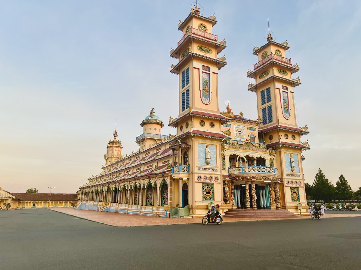 Đường chạy đi qua các địa danh nổi tiếng tại Tây Ninh. Đường chạy đi qua các địa danh nổi tiếng tại Tây Ninh.