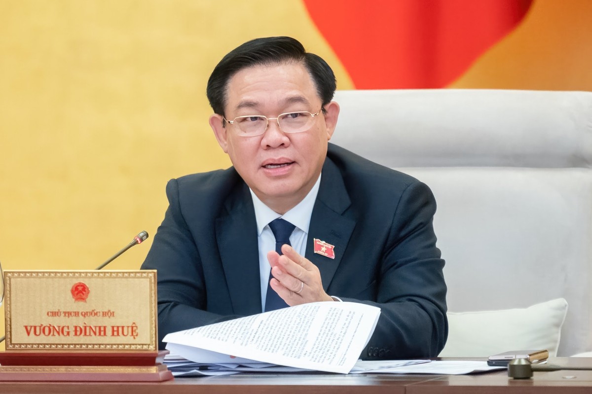 Chủ tịch Quốc hội Vương Đình Huệ phát biểu tại phiên họp.