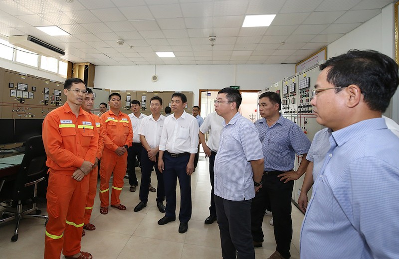 Trung tâm vận hành trạm biến áp 500 kV Hà Tĩnh.