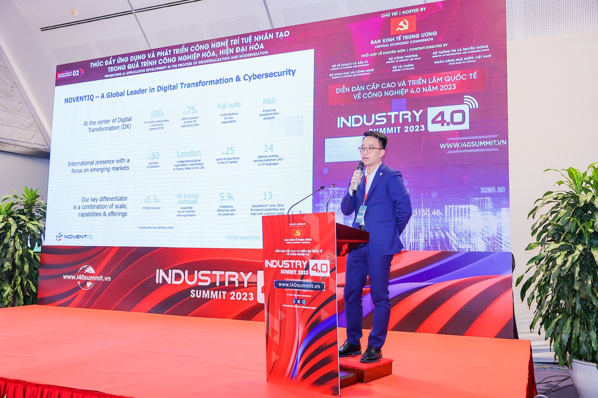 Ông Nguyễn Anh Tú, Trưởng bộ phận Nghiên cứu và Ứng dụng AI tại Noventiq trình bày tại Diễn đàn.