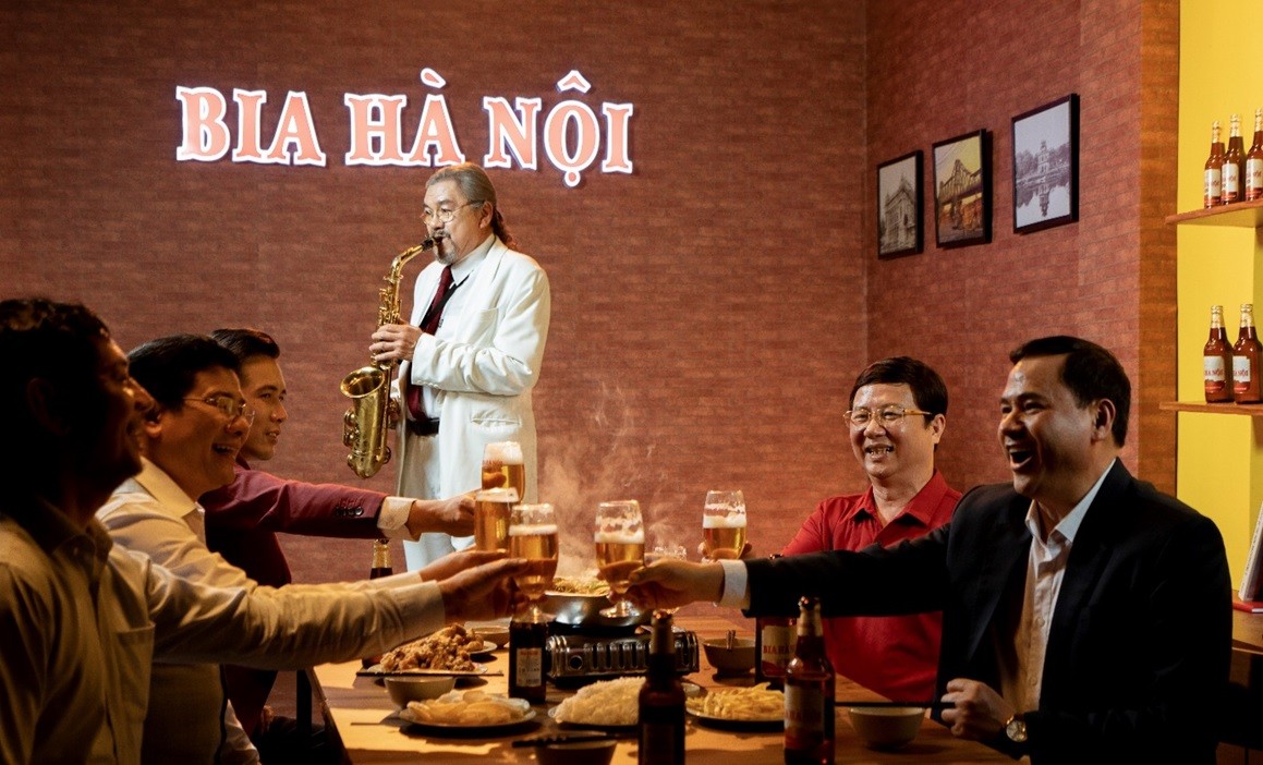 Chất Hà Nội trong từng giai điệu của nghệ sĩ Quyền Văn Minh là biểu tượng của Hà Nội.(Ảnh: Bia Hà Nội).