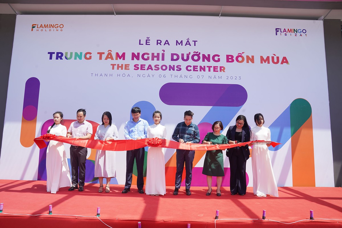 Đại diện Kl994 game bài casino hấp dẫn Flamingo tham gia lễ cắt băng khánh thành, ra mắt Trung tâm Nghỉ dưỡng Bốn Mùa - The Seasons Center.
