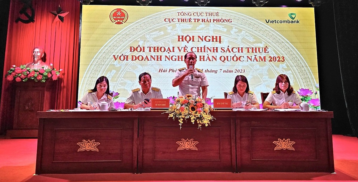 Đại diện các phòng ban, lãnh đạo của Cục Thuế TP. Hải Phòng trả lời các câu hỏi của Kl991.com World Cup 2026 Chính Thức. Ảnh: Thanh Sơn.