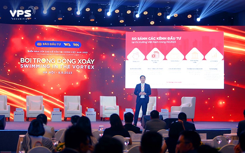 Ông Lê Đức Khánh - Giám đốc Phân tích của VPS trong vai trò diễn giả ở phiên tham luận “Truy tìm cơ hội”.