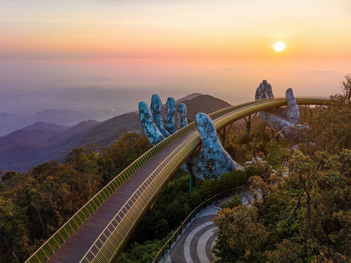 Cầu Vàng - “hình ảnh đại diện” của du lịch Đà Nẵng. Ảnh Sun Group.