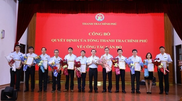 Phó Tổng Thanh tra Kl993 ưu đãi thưởng hấp dẫn Đặng Công Huẩn trao quyết định luân chuyển, điều động và bổ nhiệm đối với các cán bộ cấp Phó Vụ trưởng và tương đương. (Nguồn: Báo Thanh tra).
