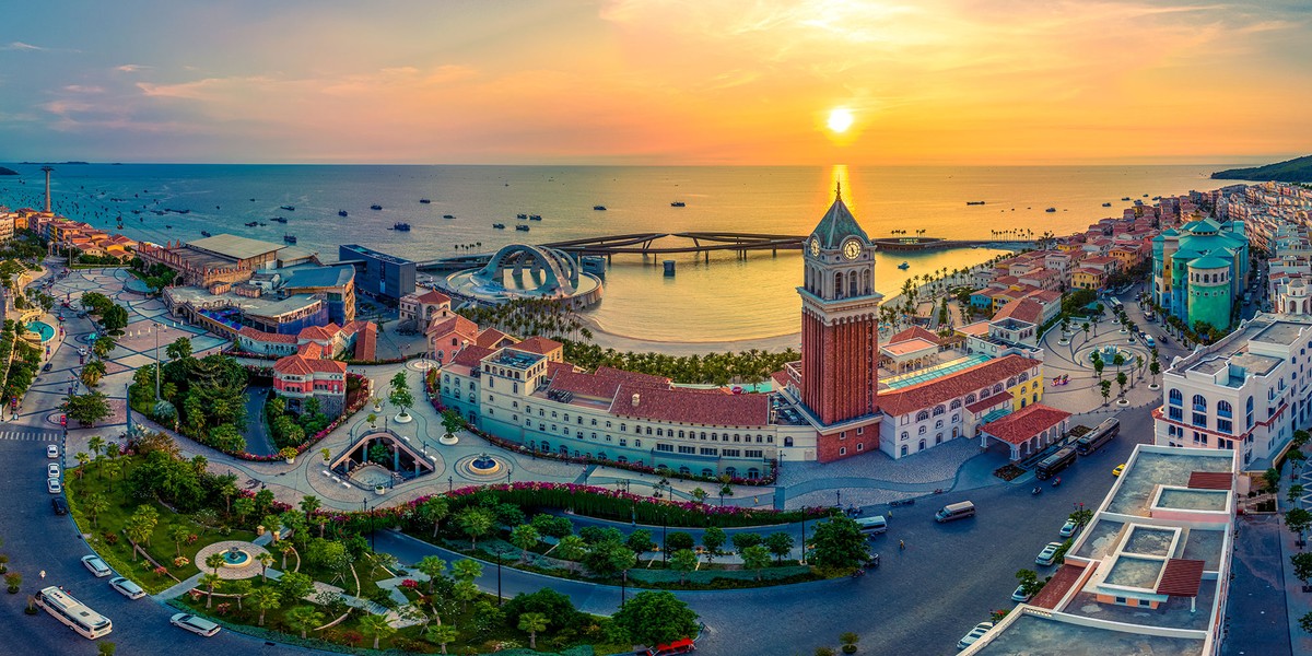 Thị trấn Hoàng Hôn tại nam đảo Phú Quốc là điểm đến được truyền thông Hàn Quốc ca ngợi. Ảnh: Minh Tú.
