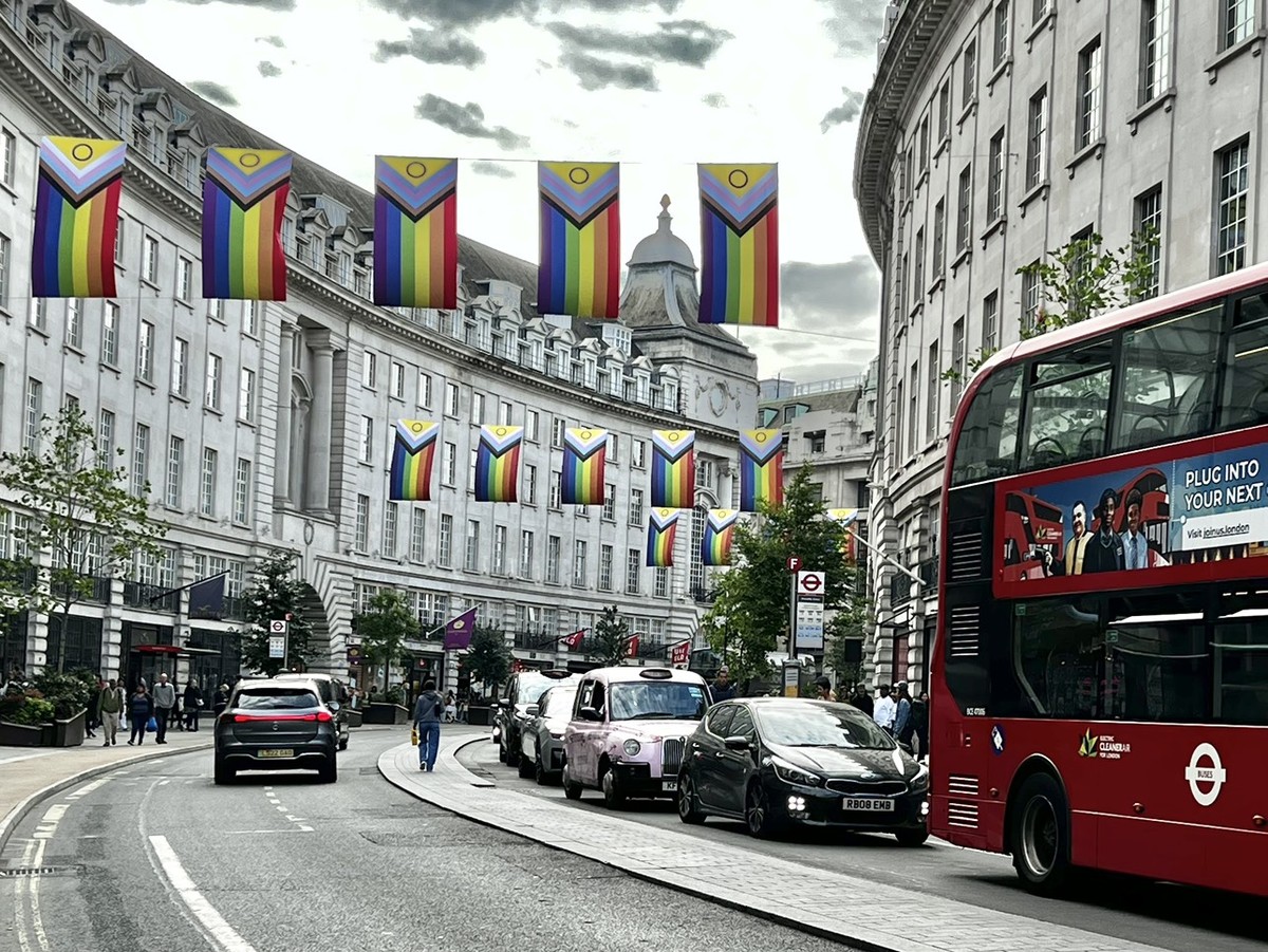 Lựa chọn sang Anh tham dự Pride Month, một dịp nhằm tôn vinh và kỷ niệm cộng đồng LGBT+ cũng là một lựa chọn không tồi.