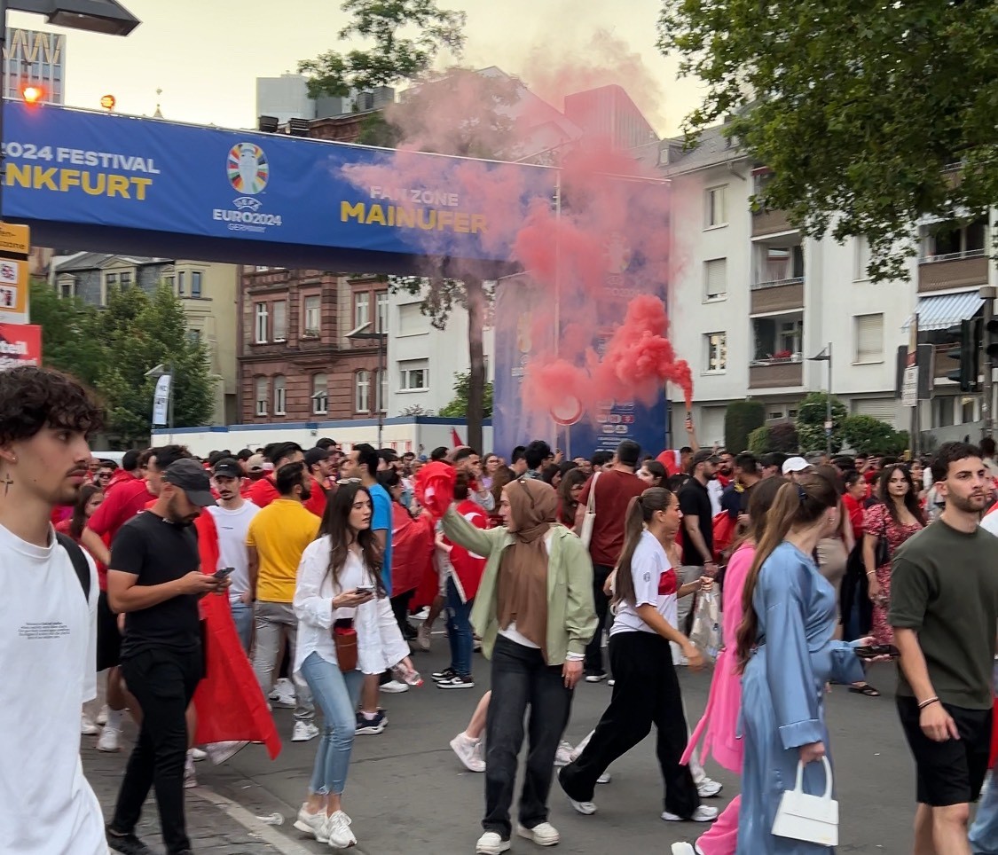 Fanzone này sẽ là nơi tụ tập, ăn mừng và cùng nhau theo dõi các trận đấu trên màn hình lớn, tạo ra một bầu không khí sôi động và đoàn kết.