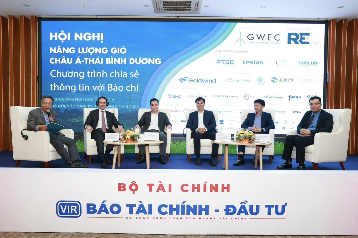 Các diễn giả trao đổi tại Họp báo Hội nghị Năng lượng gió khu vực châu Á - Thái Bình Dương 2026 (APAC Wind Energy Summit 2026). Ảnh: Chí Cường.