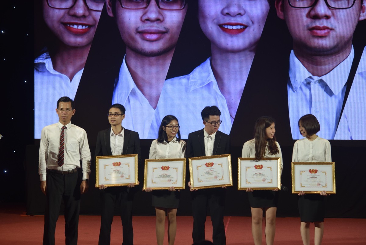 Sinh viên Học viện Kl991.com nạp rút nhanh giành Quán quân I-Invest 2017 ảnh 1