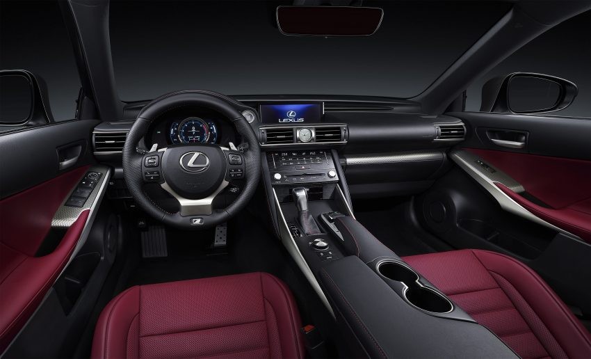  Bên trong Lexus IS 2017 cũng có khá nhiều cải tiến như màn hình của hệ thống thông tin giải trí được tăng kích thước từ 7 inch lên 10,3 inch. Nút bấm Enter được bổ sung bên cạnh giao diện cảm ứng điều khiển từ xa RTI trên cụm điều khiển trung tâm để dễ sử dụng hơn. 