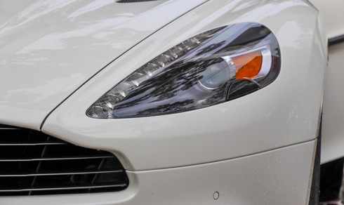 aston-martin-vanquish-mau-trang-doc-nhat-o-sai-gon-page-2-3