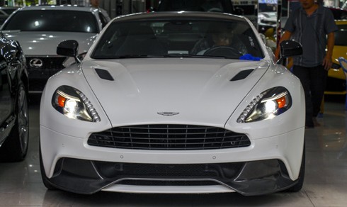 aston-martin-vanquish-mau-trang-doc-nhat-o-sai-gon-page-2-2