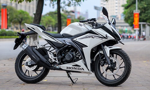 chi-tiet-honda-cbr150r-2016-dau-tien-o-ha-noi-3
