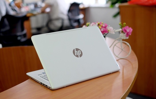 6 laptop nổi bật của Tech Awards 2016