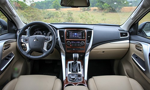 mitsubishi-pajero-sport-moi-thach-thuc-toyota-fortuner-o-viet-nam-2