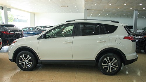 chi-tiet-toyota-rav4-le-2017-tai-ha-noi-4