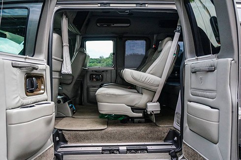 chevrolet-express-explorer-xe-van-hang-khung-gia-1-5-ty-tai-viet-nam-page-2-4