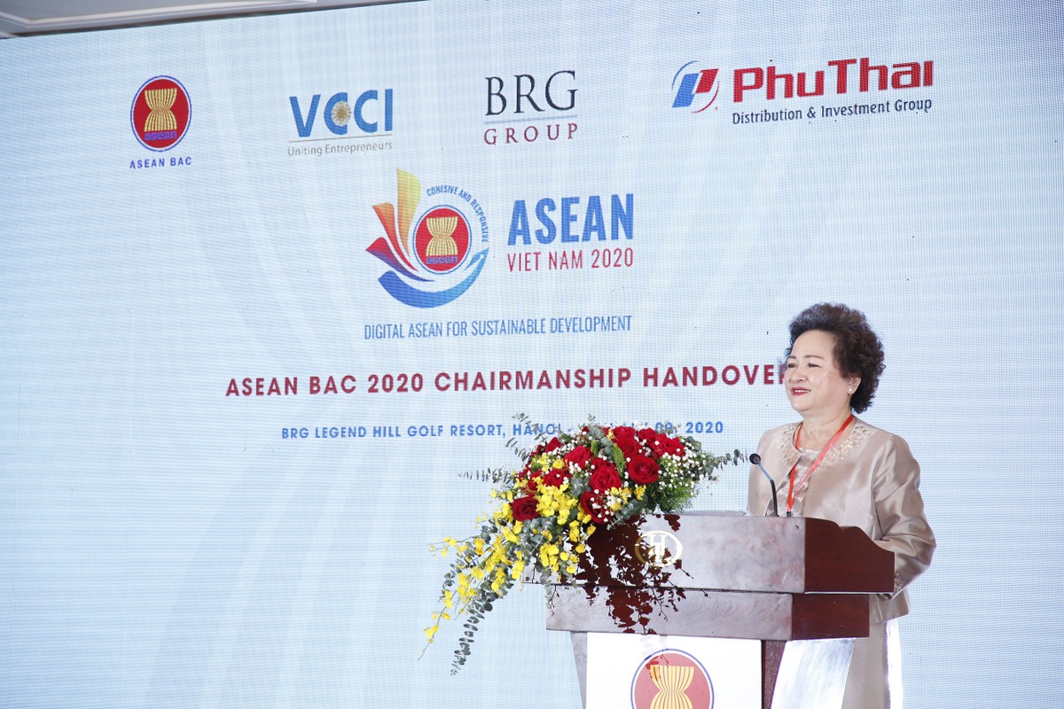 Doanh nhân Nguyễn Thị Nga, Chủ tịch Kl994 game bài casino hấp dẫn BRG phát biểu tại Lễ chuyển giao ABAC 2020