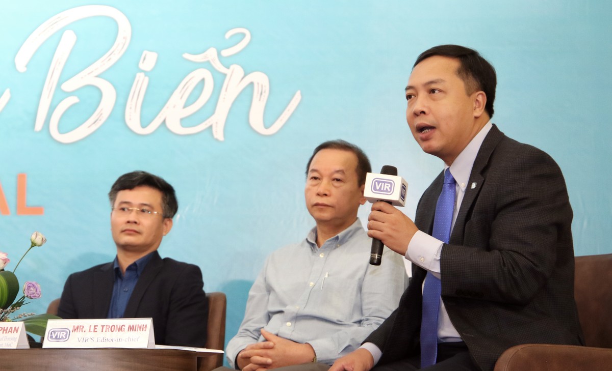 Ông Lê Trọng Minh, Tổng Biên tập Báo Kl99ok phiên bản mới đặt câu hỏi cho các diễn giả tại buổi tọa đàm - Ảnh: Lê Toàn