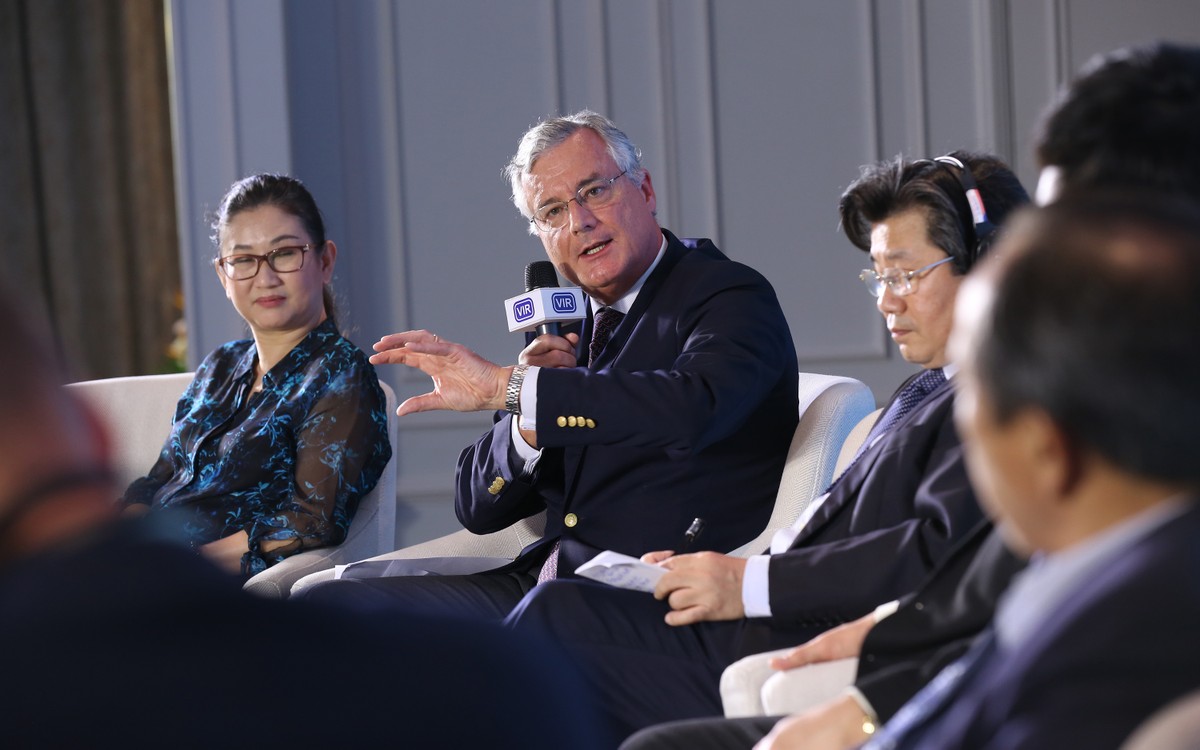 Ông Nicolas Audier, Chủ tịch EuroCham trao đổi tại phiên thảo luận thứ hai - Ảnh: Lê Toàn.