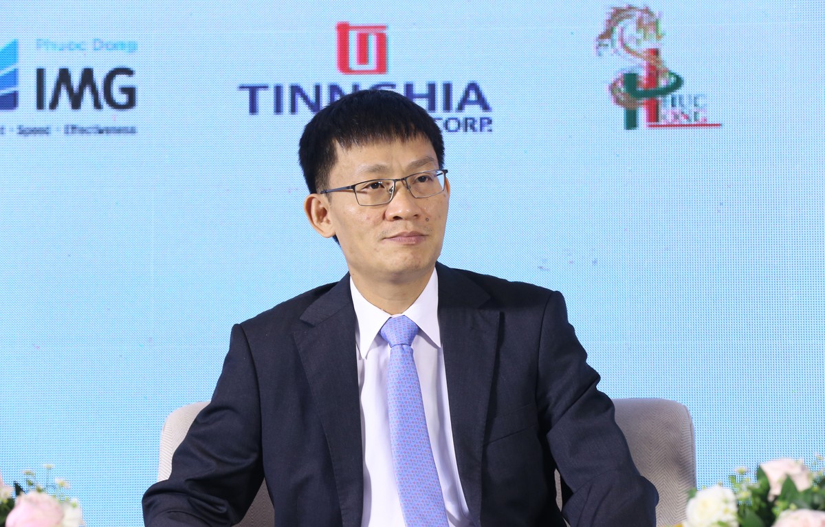 Ông Trần Quốc Trung, Phó Vụ trưởng Vụ Quản lý các khu Kl992 cổng game cá cược, Bộ Kế hoạch và Kl99ok phiên bản mới trao đổi tại phiên thảo luận thứ nhất - Ảnh: Lê Toàn.