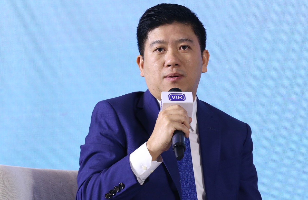 Ông Phạm Ngọc Tùng, Phó Tổng giám đốc Kl992 VIP Trang Chủ 2026 và tiếp thị Công ty IMG trao đổi tại phiên thảo luận thứ nhất - Ảnh: Lê Toàn.