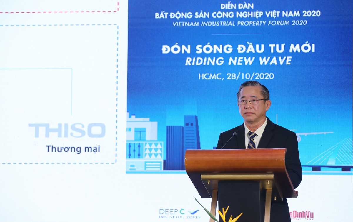 Ông Phạm Văn Tài, Tổng giám đốc Công ty Ô tô Trường Hải (Thaco Group) trình bài tham luận tại phiên thảo luận thứ hai tại Diễn đàn - Ảnh: Lê Toàn.