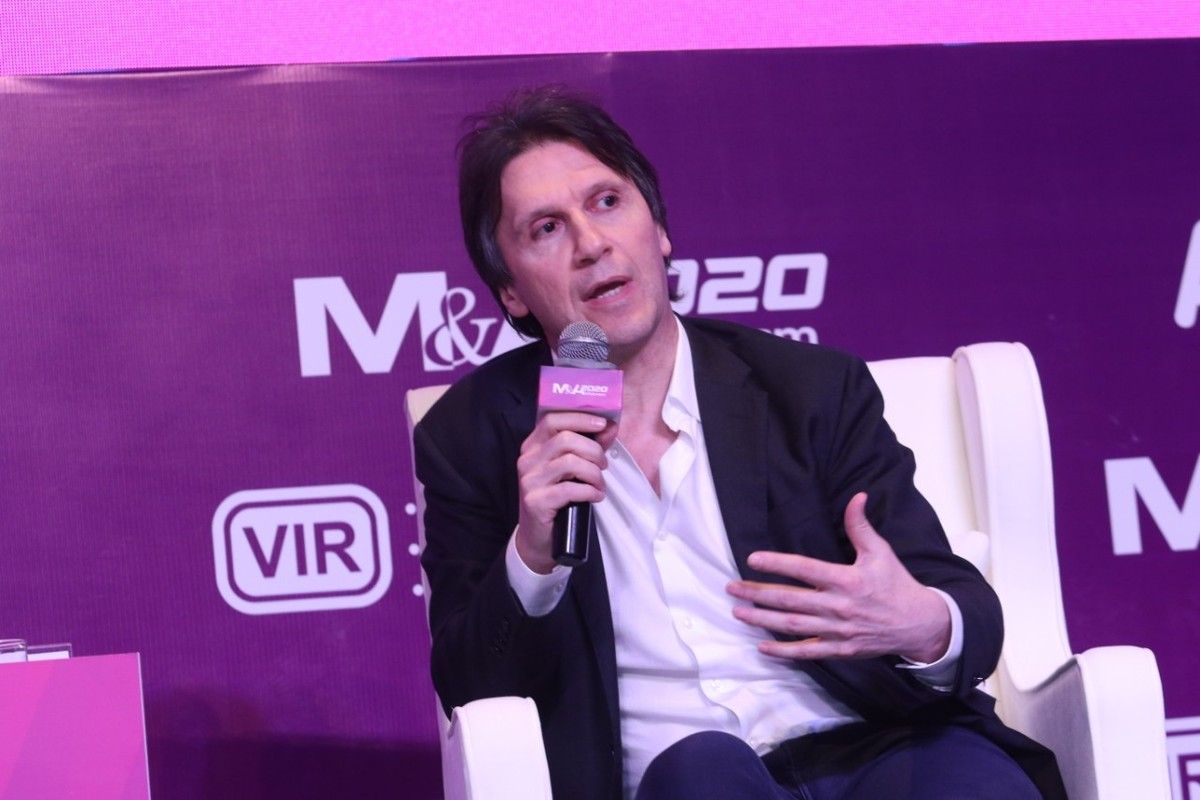 Ông Denis Brunetti, Chủ tịch Kl994 game bài casino hấp dẫn Ericsson Việt Nam, Myanmar, Campuchia và Lào trao đổi tại Phiên 2. Ảnh: Lê Toàn.