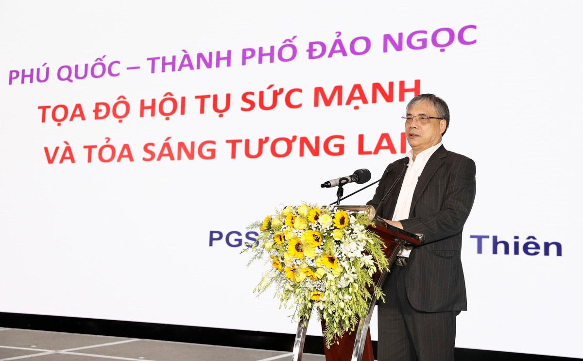 PGS.TS Trần Đình Thiên, nguyên Viện trưởng Viện Kl992 cổng game cá cược Việt Nam phát biểu tại hội thảo.