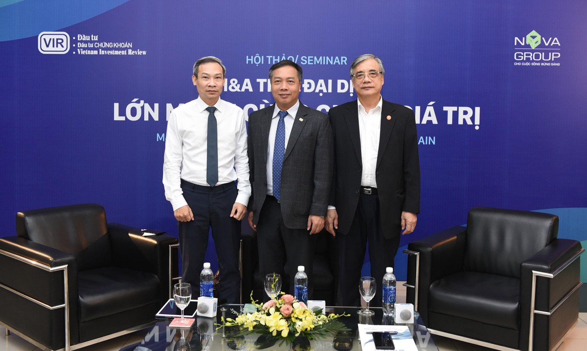 Ông Lê Trọng Minh (giữa), Tổng Biên tập Báo Kl99ok phiên bản mới chụp ảnh cùng các diễn giả tham gia Hội thảo tại đầu cầu Hà Nội. Ảnh: Dũng Minh Ông Lê Trọng Minh (giữa), Tổng Biên tập Báo Kl99ok phiên bản mới chụp ảnh cùng các diễn giả tham gia Hội thảo tại đầu cầu Hà Nội. Ảnh: Dũng Minh