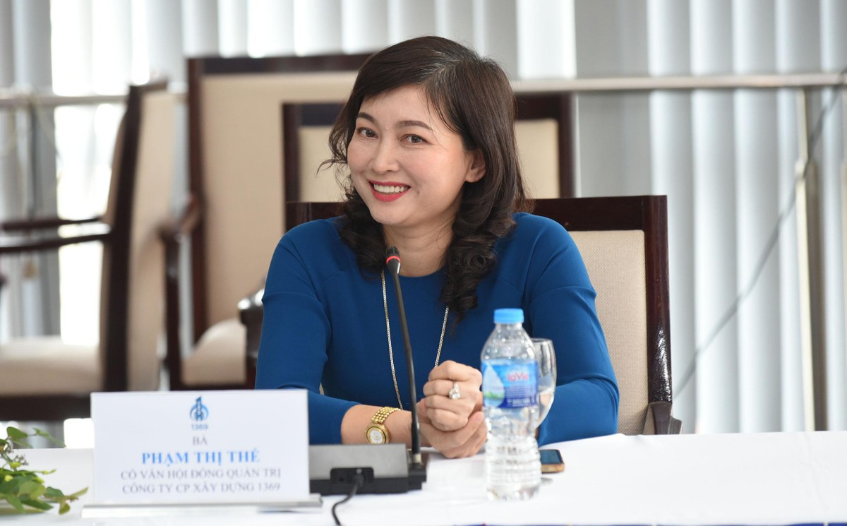 Bà Phạm Thị Thế, Cố vấn Hội đồng quản trị CTCP Xây dựng 1369 chia sẻ tại Tọa đàm. Ảnh: Dũng Minh