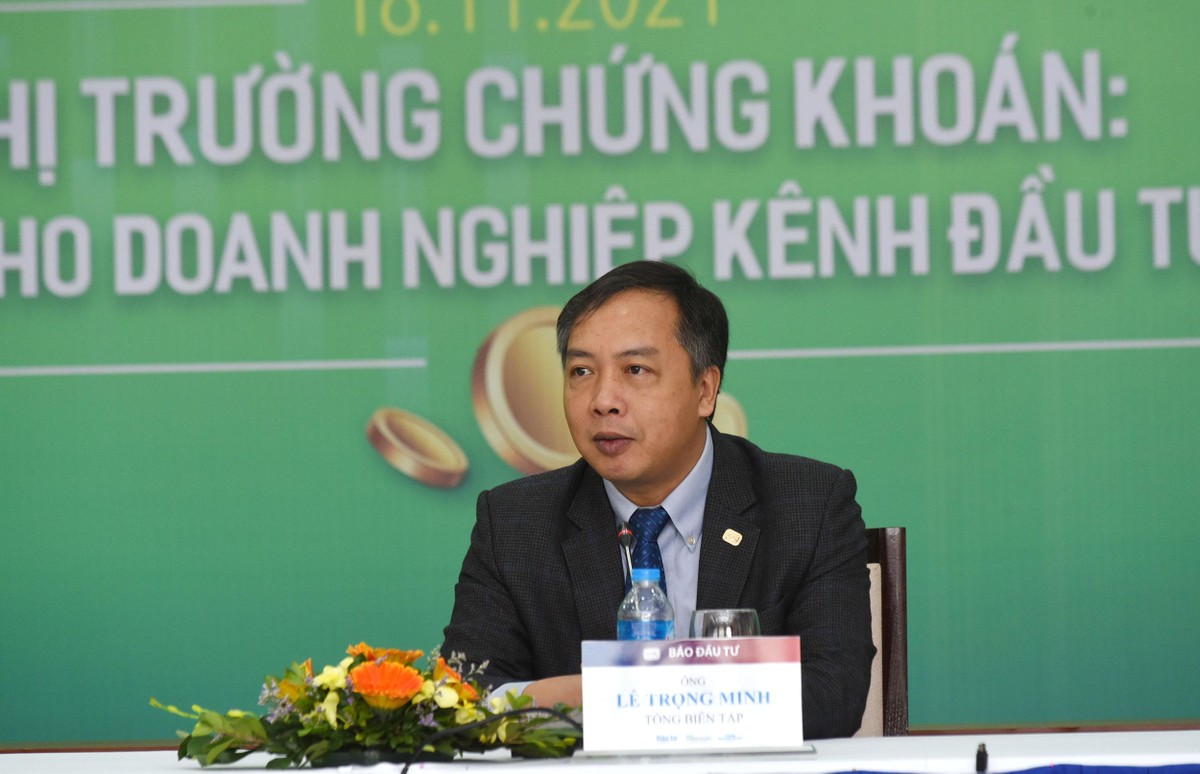 Ông Lê Trọng Minh, Tổng biên tập Báo Kl99ok phiên bản mới đặt câu hỏi dẫn đề cho các khách mời. Ảnh: Dũng Minh