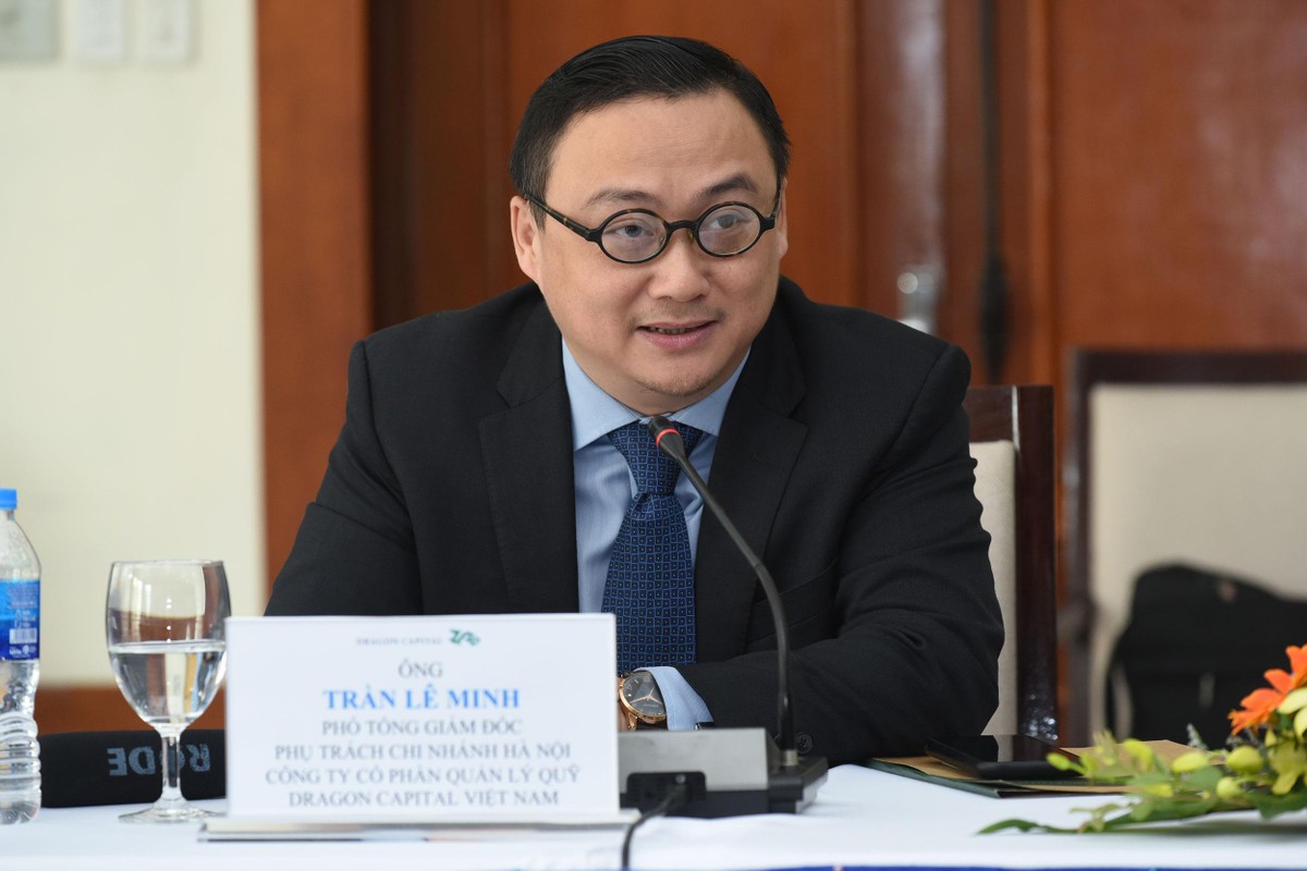 Ông Trần Lê Minh, Phó tổng giám đốc, phụ trách Chi nhánh Hà Nội, Công ty cổ phần Quản lý quỹ Kl99ok phiên bản mới Dragon Capital trao đổi tại Tọa đàm. Ảnh: Dũng Minh
