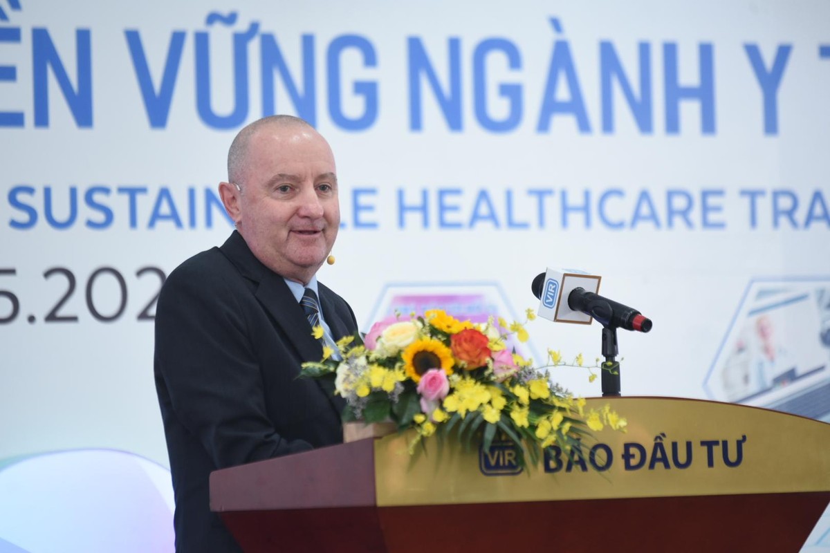 Ông Phillip Alexander Wray, Tổng giám đốc, DKSH Pharma Việt Nam trình bày tại Hội thảo. Ảnh: Dũng Minh