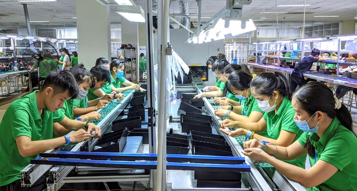 Công nhân Kl994 nhà cái bóng đá world cup điện tử, linh kiện điện tử tại Khu Công nghệ cao- TP.Hồ Chí Minh.