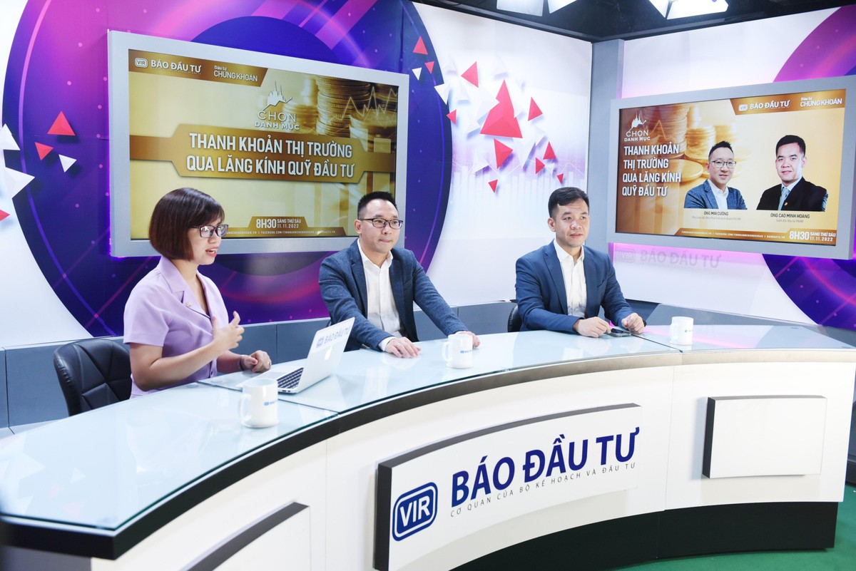 Các chuyên gia tham gia Talkshow Chọn danh mục (phần 2) kỳ 3: Thanh khoản thị trường qua lăng kính quỹ Kl99ok phiên bản mới: Ông Cao Minh Hoàng, Giám đốc Kl99ok phiên bản mới IPA AM (ngoài cùng phải) và ông Mai Cường, Phó giám đốc Khối phát triển Kl992 VIP Trang Chủ 2026 PVI AM (giữa). Ảnh: Dũng Minh