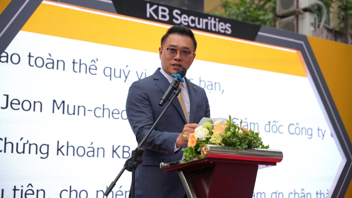 Ông Jeon Mun Cheol - Quyền Tổng giám đốc KBSV