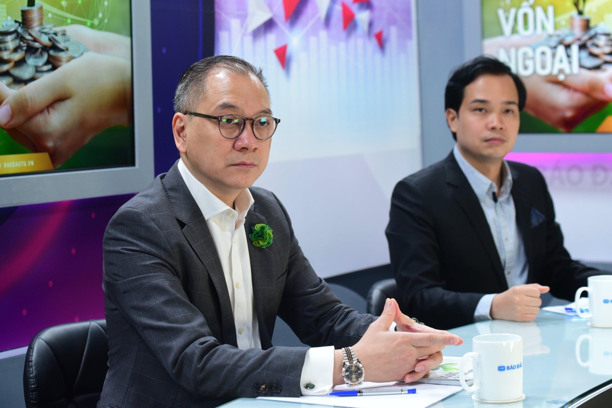 Ông Quan Đức Hoàng, Chủ tịch Quỹ A+ và ông Trần Thăng Long, Giám đốc Phân tích Công ty 99Kl99 link đăng nhập BSC tại talkshow “Chọn danh mục”.