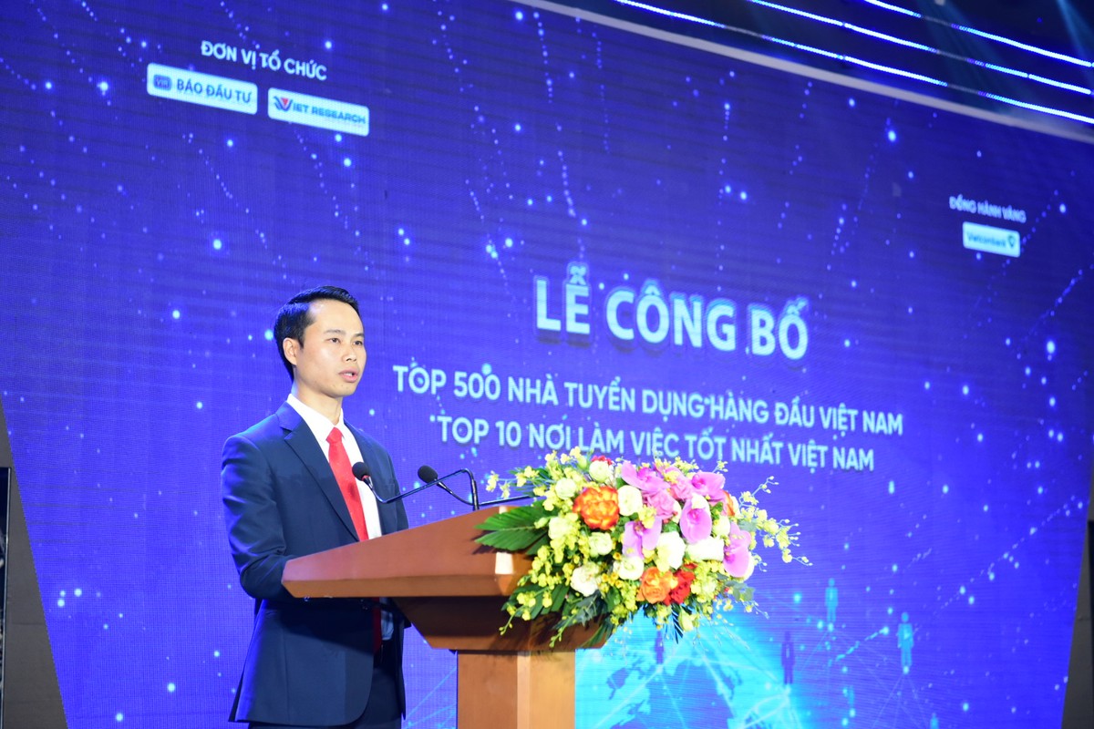 Ông Trương Minh Tiến, Giám đốc điều hành Viet Research, đơn vị bình chọn phát biểu tại Lễ Công bố