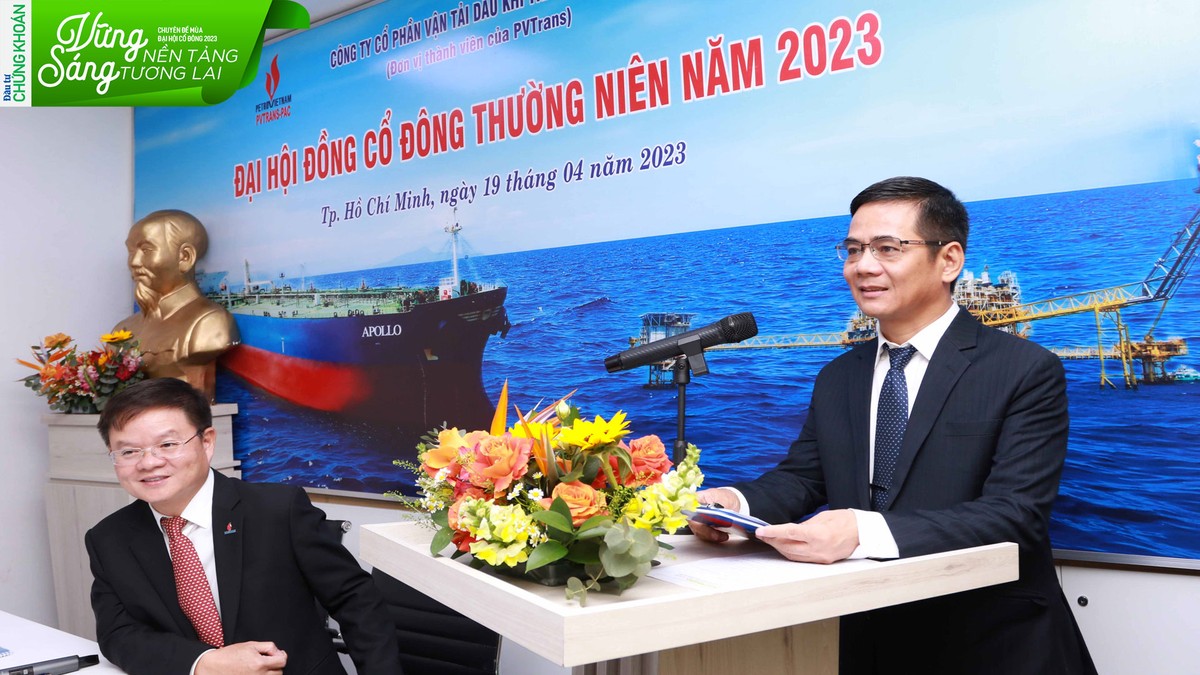 Ông Lê Mạnh Tuấn, Chủ tịch HĐQT PV Trans Pacific Báo cáo về hoạt động năm 2022 và Kế hoạch hoạt động năm 2023 của HĐQT. Ảnh: Lê Toàn