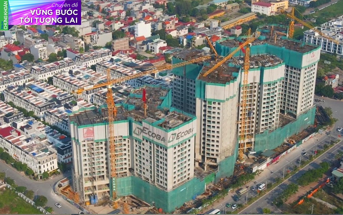 Chung cư kết hợp thương mại dịch vụ H1 thuộc Dự án Hoang Huy Commerce đã được cất nóc cuối tháng 3/2023.