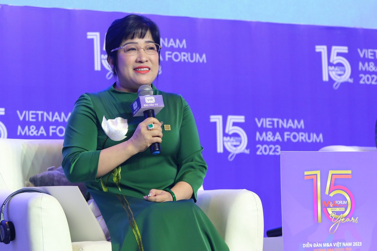Bà Lưu Thị Thanh Mẫu, Tổng giám đốc Công ty cổ phần Kl99ok phiên bản mới và Xây dựng Phúc Khang chia sẻ tại phiên 2.