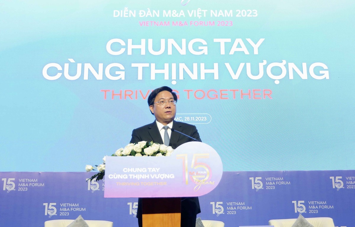 Ông Trần Duy Đông, Thứ trưởng Bộ kế hoạch và Kl99ok phiên bản mới phát biểu tại Diễn đàn.