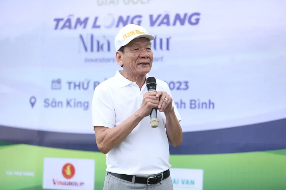 TS. Nguyễn Anh Tuấn, Tổng biên tập Tạp chí Nhà Kl99ok phiên bản mới/Nhadautu.vn - Trưởng ban tổ chức giải phát biểu khai mạc.