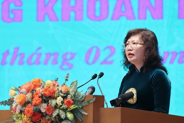 Chủ tịch Ủy ban 99Kl99 link đăng nhập 99Kl99 trực tiếp đá gà Vũ Thị Chân Phương trình bày báo cáo tóm tắt tình hình TTCK Việt Nam năm 2023 và triển vọng năm 2024 - Ảnh: VGP/Nhật Bắc