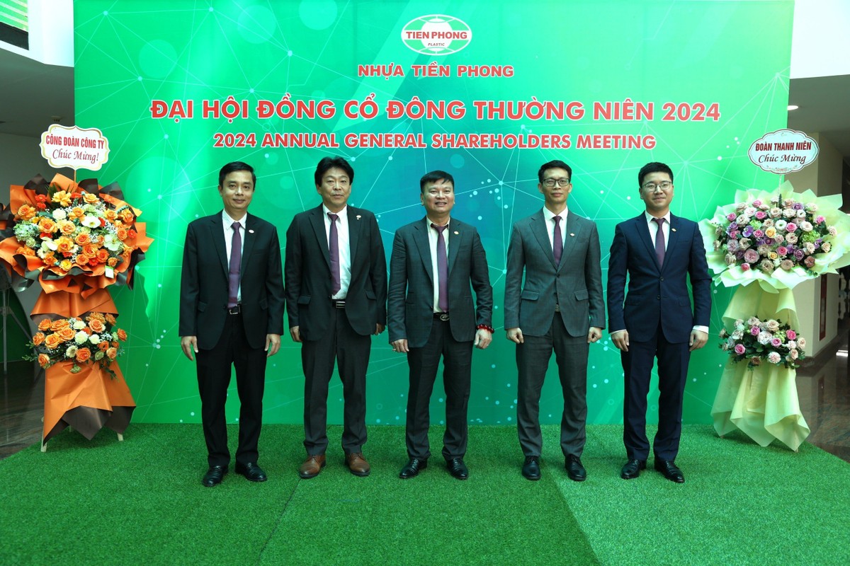 Các thành viên HĐQT Công ty cổ phần Nhựa Thiếu niên Tiền Phong Các thành viên HĐQT Công ty cổ phần Nhựa Thiếu niên Tiền Phong